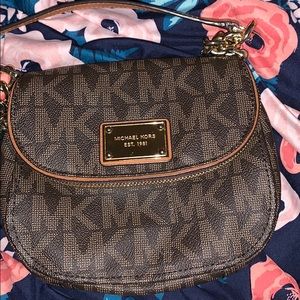 Micheal Kors Crossbody purse